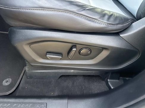 Certified 2022 Ford Explorer XLT w/ Equipment Group 202A image 25