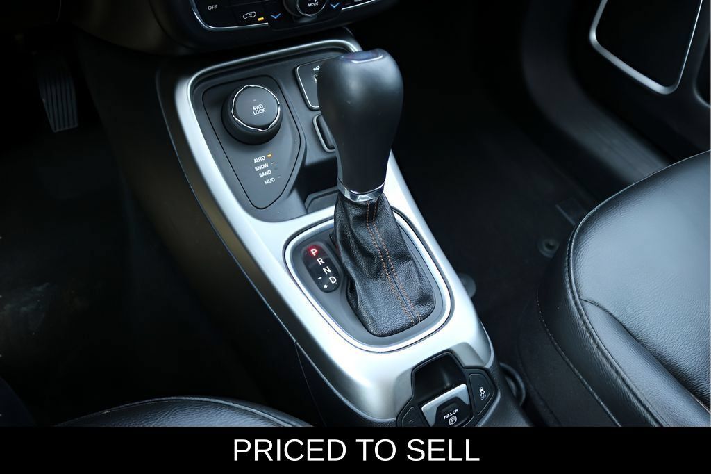 Used 2021 Jeep Compass Latitude w/ Driver Assistance Group AWD/4WD image 23