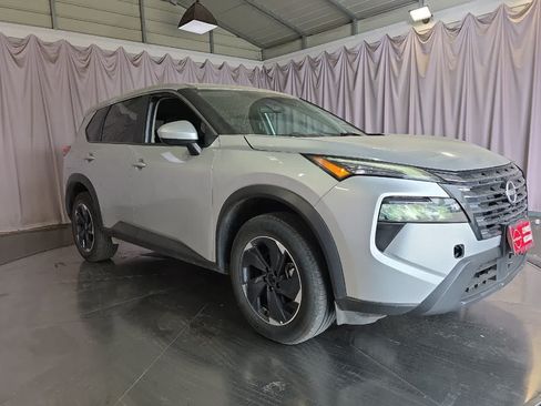 Used 2024 Nissan Rogue SV AWD/4WD image 10