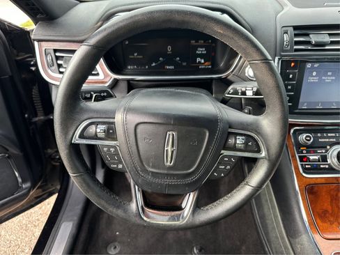 Used 2020 Lincoln Continental image 27