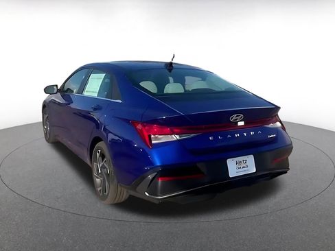 Used 2025 Hyundai Elantra Limited image 11