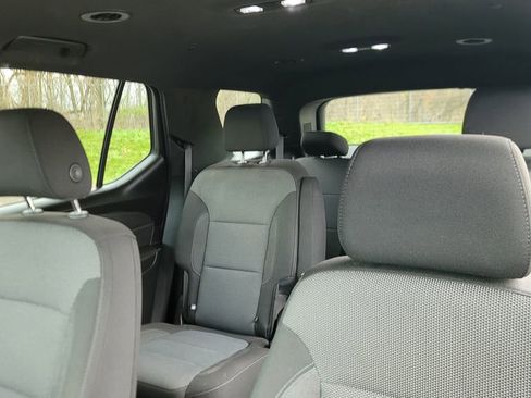 Used 2023 Chevrolet Traverse LT image 25