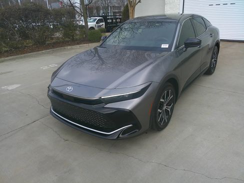 Used 2026 Toyota Crown XLE image 5