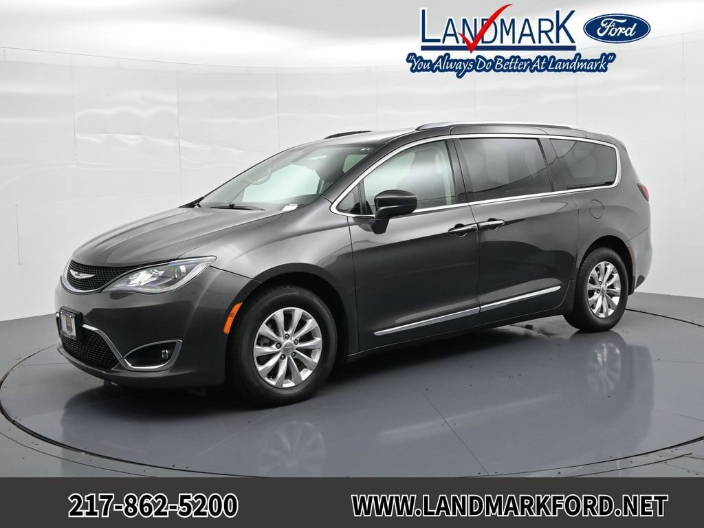 Used 2018 Chrysler Pacifica Touring-L FWD image 1