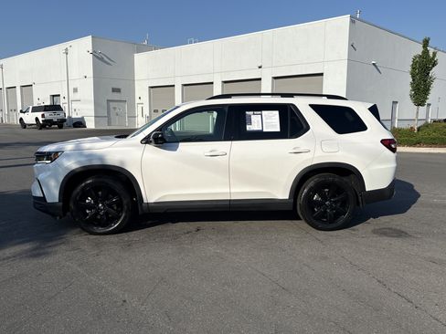 Used 2025 Honda Pilot Black Edition image 6