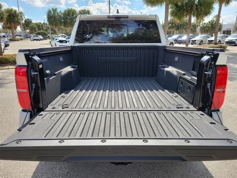 Used 2025 Toyota Tacoma Limited image 7