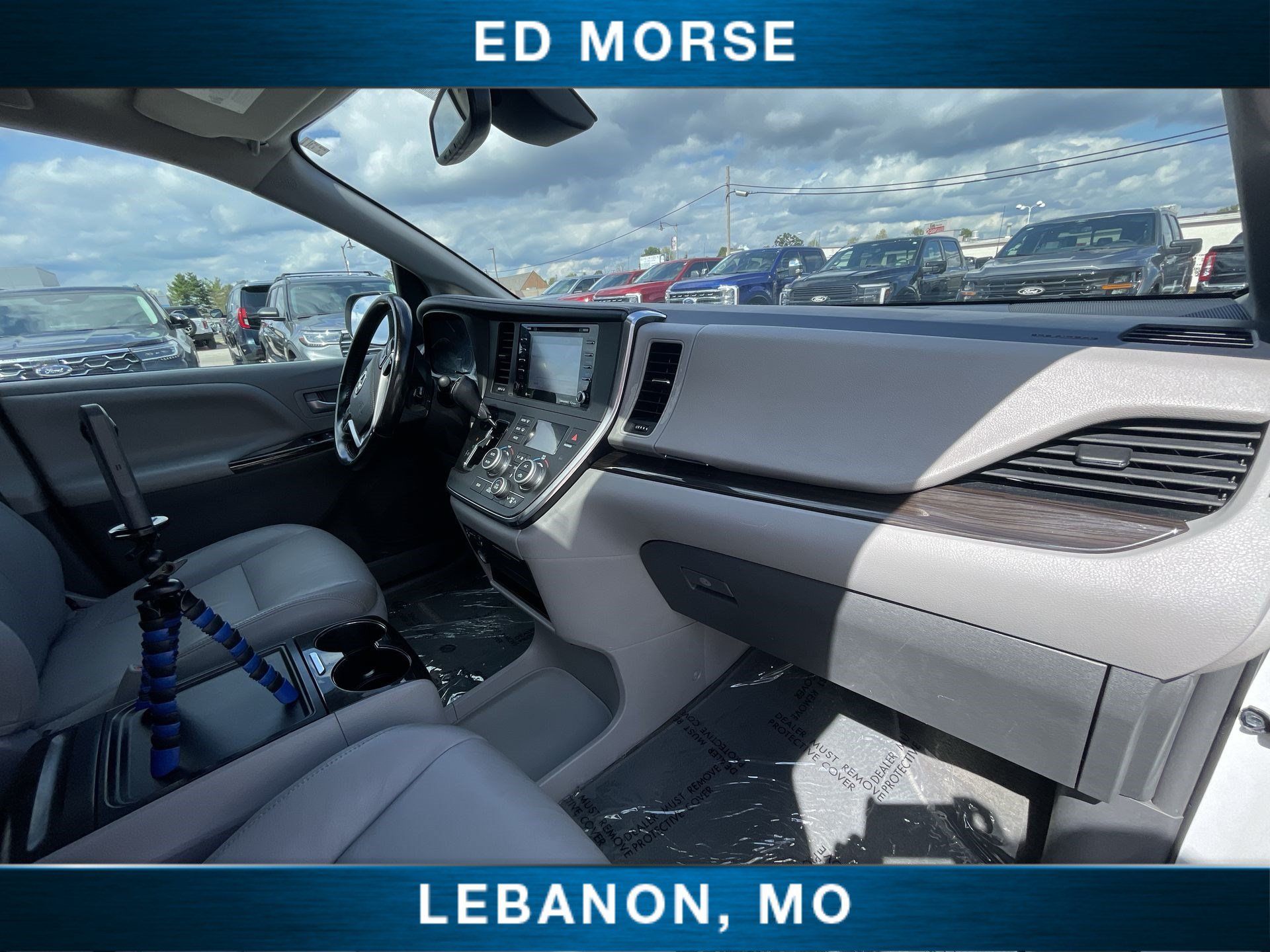 Used 2018 Toyota Sienna XLE w/ XLE Navigation Package FWD image 26