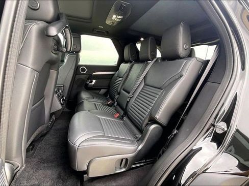 Used 2025 Land Rover Discovery Dynamic SE image 31