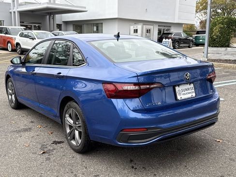 Used 2022 Volkswagen Jetta SE image 8