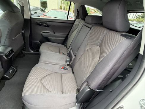 Used 2023 Toyota Highlander LE FWD image 13