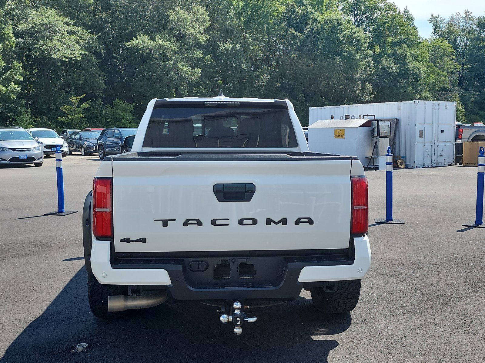 Used 2024 Toyota Tacoma SR5 AWD/4WD image 4