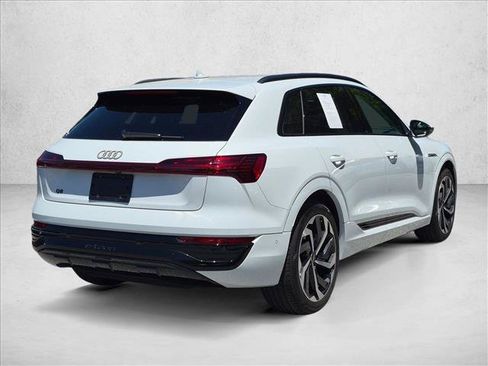 Certified 2024 Audi Q8 e-tron Premium Plus w/ Premium Plus Package AWD/4WD image 5