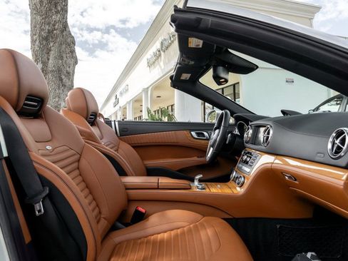 Used 2016 Mercedes-Benz SL 550 image 24
