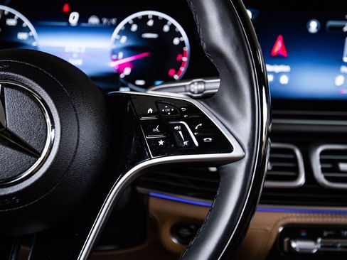 Used 2024 Mercedes-Benz GLS 580 4MATIC image 16