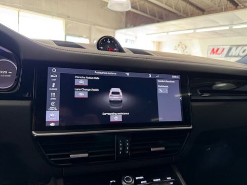 Used 2019 Porsche Cayenne Turbo image 41