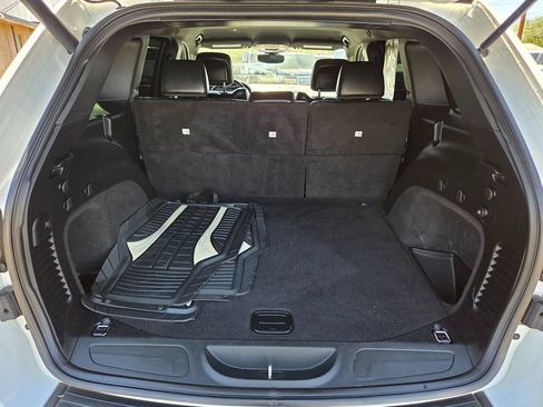 Used 2018 Jeep Grand Cherokee Altitude RWD image 12