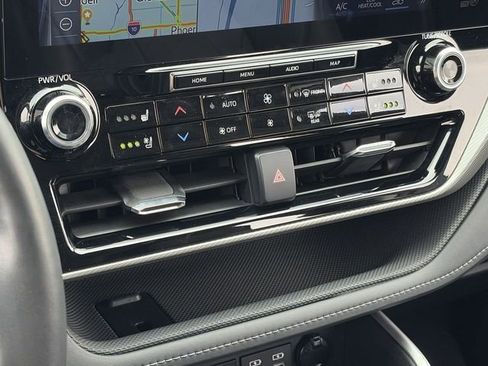 Used 2022 Toyota Highlander Platinum FWD image 32