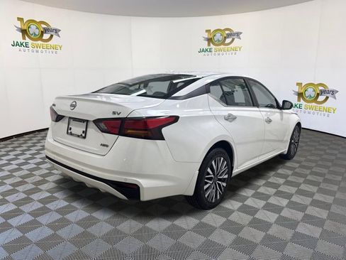 Used 2024 Nissan Altima 2.5 SV AWD/4WD image 10