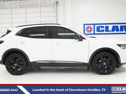 Used 2022 Buick Envision Essence w/ Sport Touring Package FWD image 4