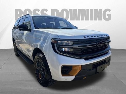 Used 2025 Ford Expedition Tremor AWD/4WD image 3