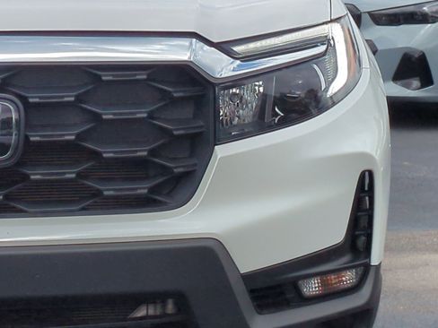 Used 2025 Honda Passport EX-L image 6