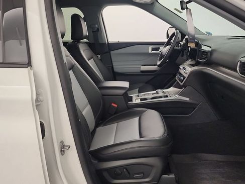 Used 2024 Ford Explorer XLT w/ Equipment Group 202A AWD/4WD image 32