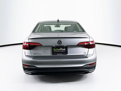 Used 2024 Volkswagen Jetta SE image 7