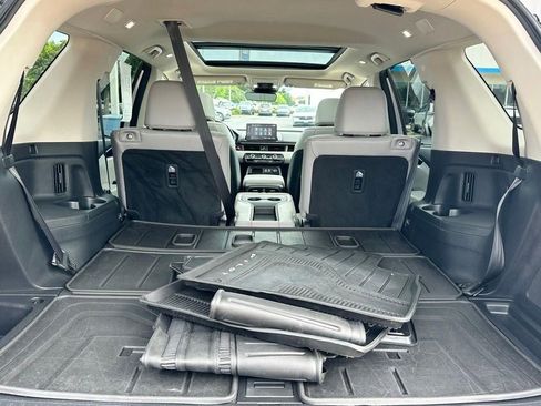 Used 2025 Honda Pilot Touring image 9