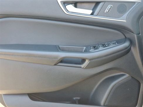 Used 2022 Ford Edge SEL w/ Convenience Package image 16