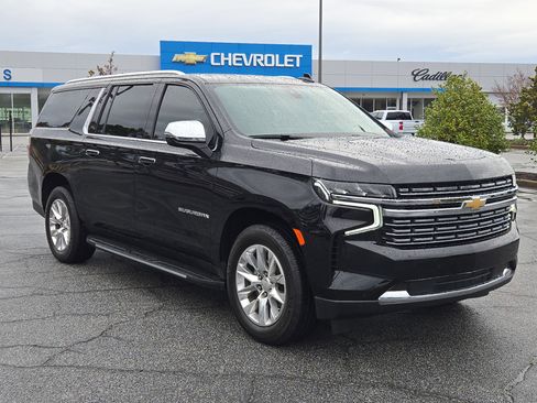 Used 2021 Chevrolet Suburban Premier w/ Premium Package image 4