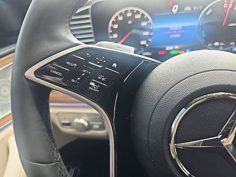 Used 2025 Mercedes-Benz GLE 450e 4MATIC image 23