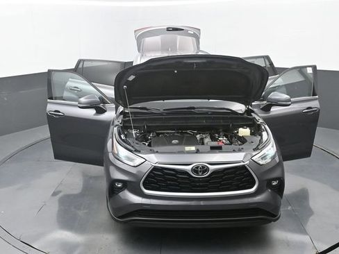 Used 2021 Toyota Highlander XLE FWD image 36