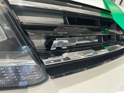 Used 2021 Volkswagen Tiguan SE R-Line image 32