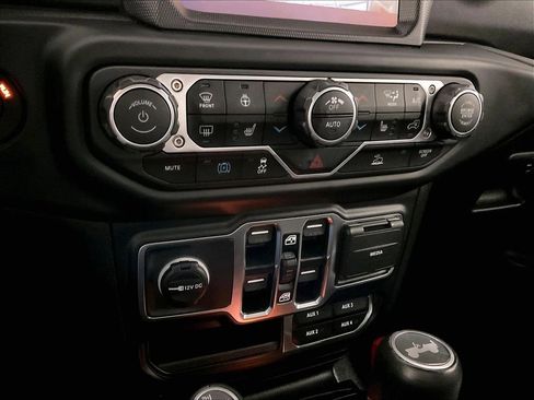 Used 2023 Jeep Wrangler Unlimited Sahara w/ Cold Weather Group AWD/4WD image 25