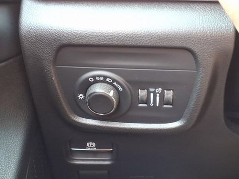 Used 2023 Jeep Grand Cherokee Altitude AWD/4WD image 24