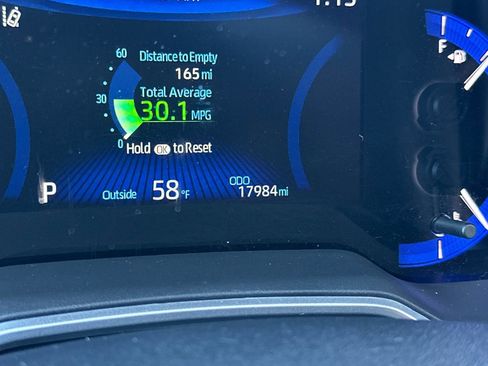 Used 2022 Toyota Corolla Cross XLE image 19