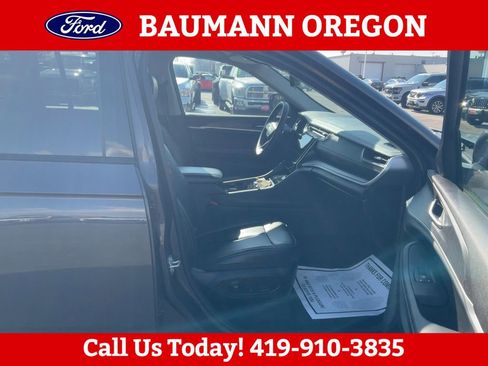 Used 2023 Jeep Grand Cherokee Limited AWD/4WD image 12