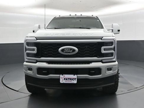 Used 2025 Ford F350 Platinum w/ FX4 Off-Road Package image 9