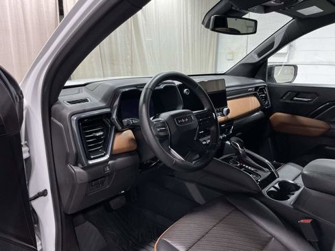 Used 2023 GMC Canyon AT4 w/ AT4 Premium Package AWD/4WD image 9