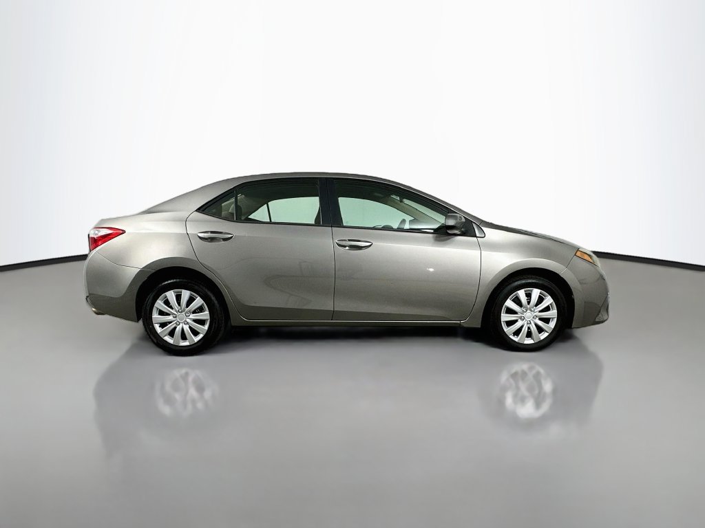 Used 2015 Toyota Corolla LE FWD image 9