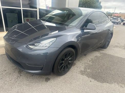 Used 2023 Tesla Model Y Long Range AWD/4WD image 1