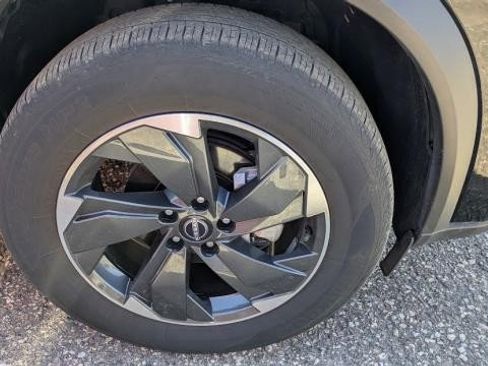 Used 2025 Nissan Rogue SV AWD/4WD image 21