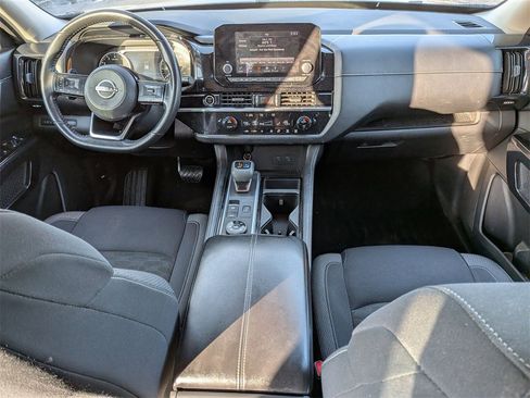 Used 2022 Nissan Pathfinder SV image 17