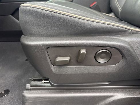 Used 2023 GMC Yukon SLT w/ Max Trailering Package image 10