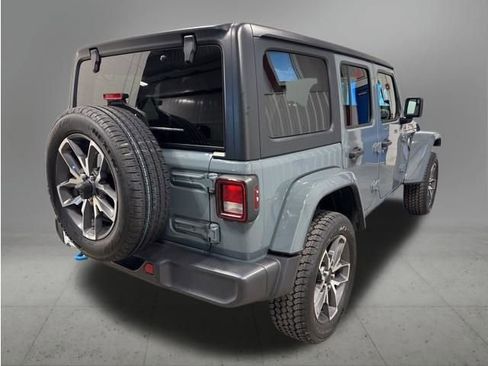 Used 2024 Jeep Wrangler Unlimited w/ Convenience Group AWD/4WD image 5