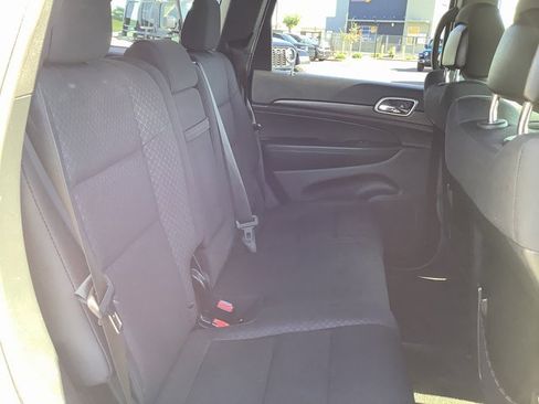 Used 2018 Jeep Grand Cherokee Laredo image 33