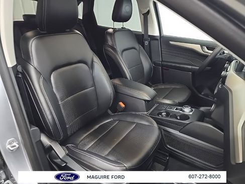 Used 2022 Ford Escape SEL w/ Technology Package image 17