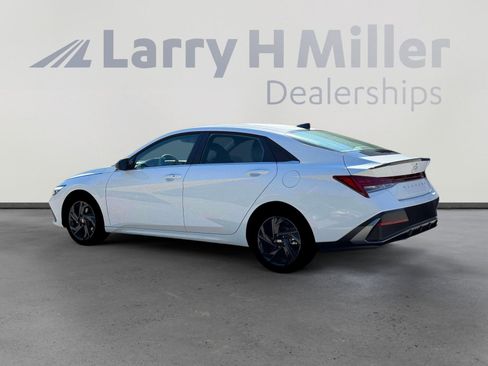 New 2026 Hyundai Elantra SEL Sport Premium FWD image 4