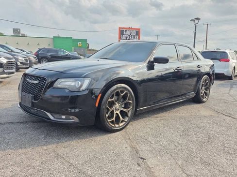 Used 2018 Chrysler 300 S w/ 300S Alloy Package RWD image 6