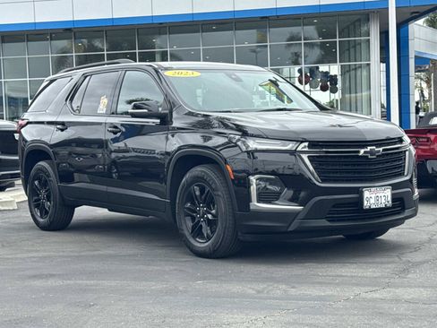 Used 2023 Chevrolet Traverse LT FWD image 3